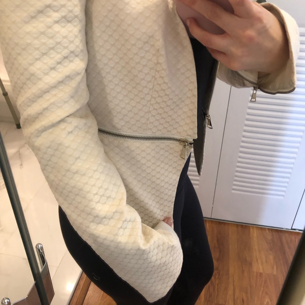 Blazer - Picture 3 of 4